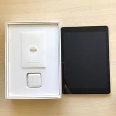 Apple iPad 本体 箱・充電アダプター付きのサムネイル