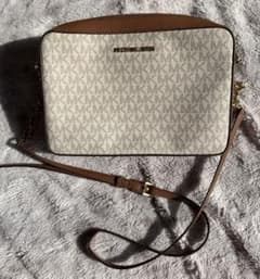 花*様 MICHAELKORS✨マイケルコースショルダーバッグ シグネチャーMKのサムネイル