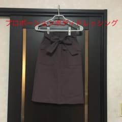膝丈スカートのサムネイル