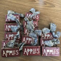 カントリー雑貨 Apple オーナメント 赤 リボンのサムネイル
