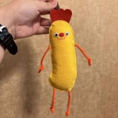 ハンドメイド フェルトエビフライ ぬいぐるみキーホルダー - メルカリ