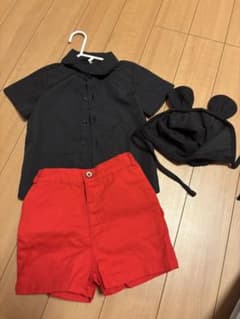 コスチュームセット 黒シャツ 赤ショートパンツのサムネイル