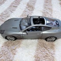 Aston Martin DB9 模型のサムネイル