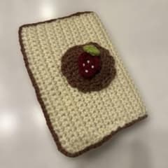 ブックカバー　編み物　イチゴ柄のサムネイル