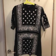 ストリート系好きな方！ バンダナ柄Tシャツのサムネイル