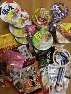 食品詰め合わせ♡お菓子・カップ麺などいろいろ♡のサムネイル