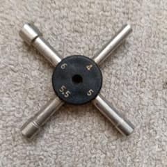 4方向 クロスレンチ 4、 5、 5.5、6mm8.3x8.3cm 中古①のサムネイル