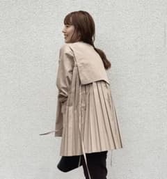 【美品】randeboo プリーツ付きベージュシャツのサムネイル