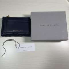 CHARLES & KEITH チャールズアンドキース 二つ折り財布のサムネイル