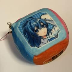 カラフルピーチ　キューブ型 ストラップ付きのサムネイル