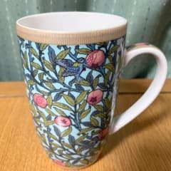 かにこ様専用【ウィリアムモリス】小鳥とザクロ　マグカップ　マグ　カップ　大きめのサムネイル