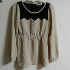 美品(*^^*)ページボーイ♡ベージュカットソーのサムネイル