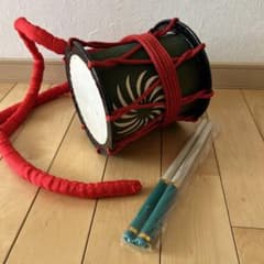 * 越後獅子 太鼓 和太鼓 日本舞踊 演劇 歌舞伎 前太鼓　バチ付き 越後獅子 太鼓 和太鼓 日本舞踊 演劇 歌舞伎 小道具 バチ付き - メルカリ