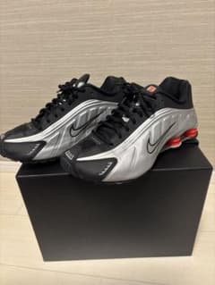 Nike Shox R4スニーカー シルバー/ブラック/レッドのサムネイル
