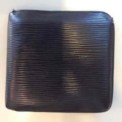 正規品 Louis Vuitton epi 二つ折り財布 ／ 黒色のサムネイル