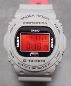 未使用G-SHOCK DW-5700SF-1JR Sneaker Freaker - メルカリ
