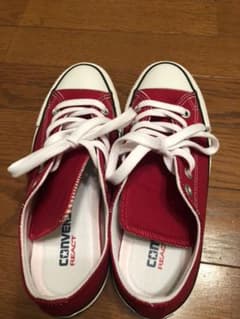 赤のconverseです！1日数時間履いただけのお品です。のサムネイル