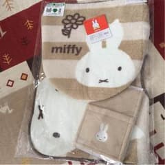 ミッフィ☆トイレマットセット☆新品☆のサムネイル