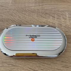 M・A・C ライトフル C+ SPF 30 ファンデーション コンパクトのサムネイル