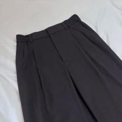 【匿名配送】GU タックワイドパンツ S ダークブラウン スラックスのサムネイル