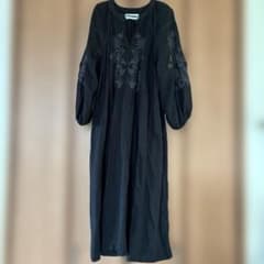 Sara Mallika 刺繍入りロングワンピース Sara mallika 刺繍 ロングワンピース ブラック - メルカリ