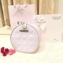 【新品未使用】Dior (ディオール)限定品まんまる大きめエナメルポーチのサムネイル