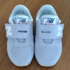 Mieさん専用☆ニューバランス スニーカー キッズ IV220のサムネイル