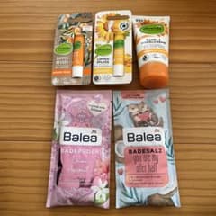 リップ2本　ネイル＆ハンドクリーム　　入浴剤2袋のサムネイル