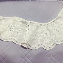 ホワイト 花柄刺繍 つけ襟のサムネイル