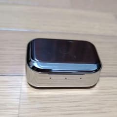 マスターアンドダイナミック ワイヤレスイヤホン 充電ケース シルバー ジャンク品のサムネイル