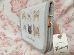 最終値下げ☆ 二つ折りコンパクト収納ケース・財布・コスメ・アクセ等　猫ちゃん柄のサムネイル