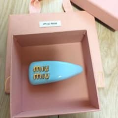 【3月5日までの出品】ミュウミュウMIU MIU 水色バレッタのサムネイル