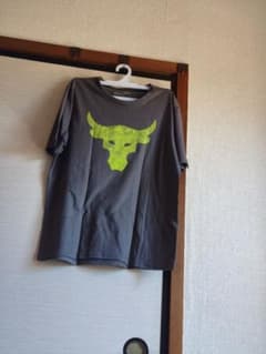 Under Armour 牛ロゴ Tシャツ Mサイズ グレーのサムネイル