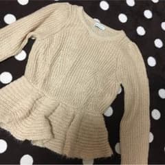 茶色のニットのサムネイル
