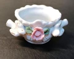 小鳥と薔薇の装飾　陶器製　ミニ小物入れ　レトロのサムネイル