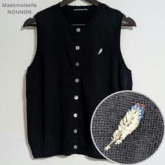 マドモアゼルノンノン 透かし編み 麻混 ニットベスト 羽根刺繍