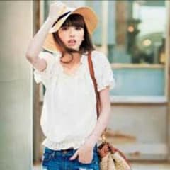 イング♥美品♥花柄オフショルブラウスのサムネイル
