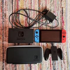 持ち運び用ケース付　Nintendo Switch 本体 赤/青 付属品ありのサムネイル