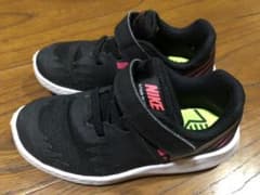 NIKE キッズ スニーカーのサムネイル
