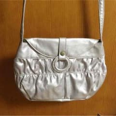 a.v.vのバックのサムネイル