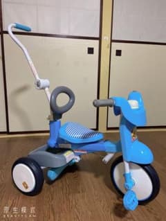 子供乗り三輪車のサムネイル