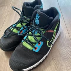 NIKE ナイキ　バッシュ　バスケ　22.5 子供のサムネイル