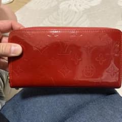 VUITTONのサムネイル