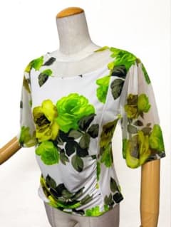 【半袖】新品 JOAN　Lサイズ　半袖カットソー 花柄 白×グリーン ｊ121 半袖】新品 JOAN Lサイズ 半袖カットソー 花柄 白×グリーン j121