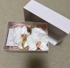 Hanamomo　ホワイトピンク胡蝶蘭の髪飾りのサムネイル