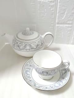 ウェッジウッド　ドルフィンホワイト　希少　ティーポットとカップ＆ソーサー　1客 ウェッジウッド ドルフィンホワイト 希少 ティーポットとカップ