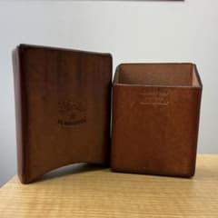 【極美品】定価25000円 IL BISONTE レザーケース　本革 極美品】定価25000円 IL BISONTE レザーケース 本革 - メルカリ