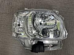 ハイエース 200系 商品名：右ヘッドランプユニット 81145-26842 - メルカリ