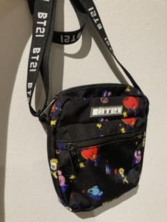 BT21 숄더 파우치 블랙 총무늬