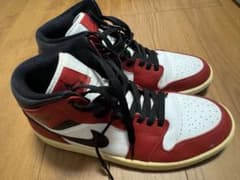Nike Air Jordan 1 赤白黒 ハイカットシューズのサムネイル